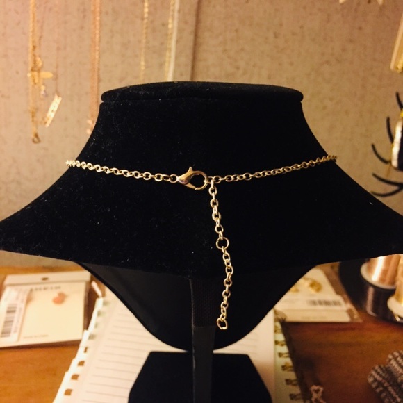 π΄ Beautiful Bee Necklace Stunning Silver Wings - Picture 3 of 3